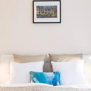 https://ultra-central-large-home-with-ac-and-balcony.inbudapesthotels.com